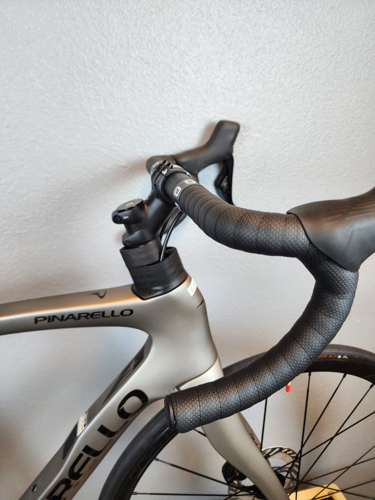 Pinarello F5 105 Di2 54.4 Pré-propriedade