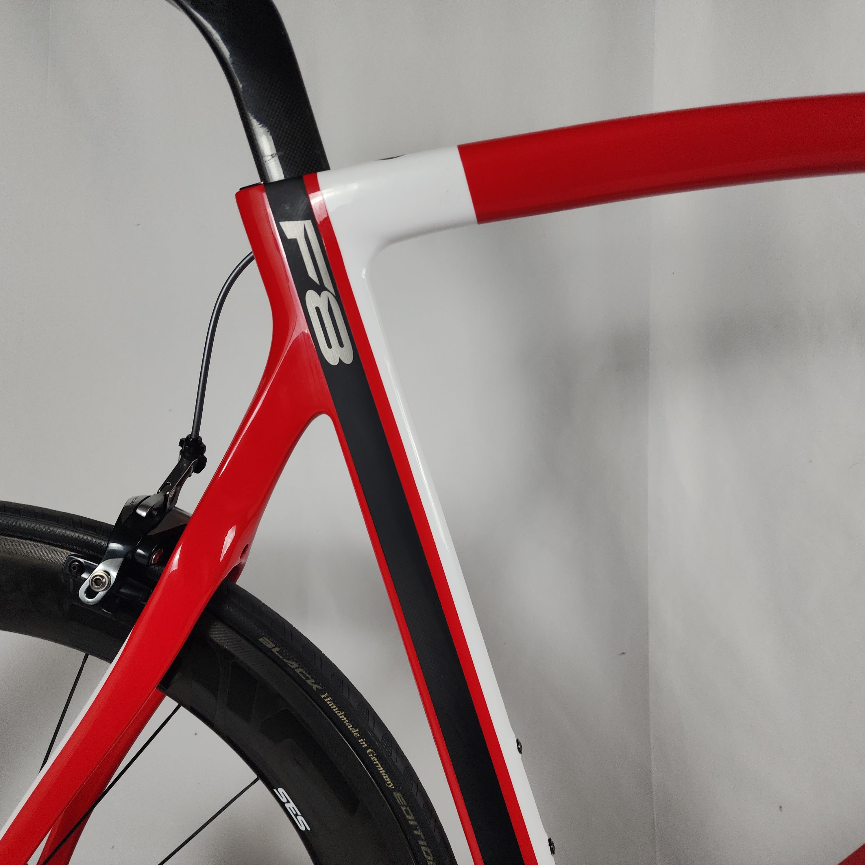 2016 Pinarello Dogma F8 | Dura Ace Di2 | Rim Brake | 60cm | Pre Owned
